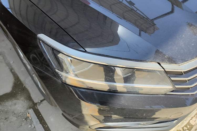Used Volkswagen Passat  Right Front Headlight