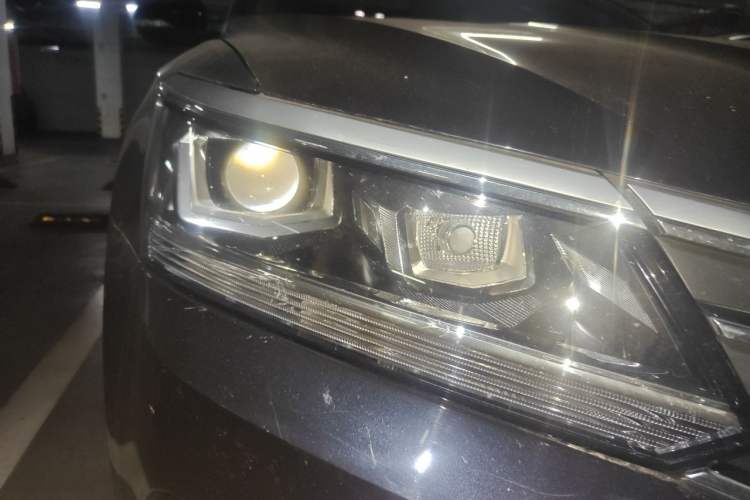 Used Volkswagen Passat 2017 330TSI DSG Luxury Edition Right Front Headlight