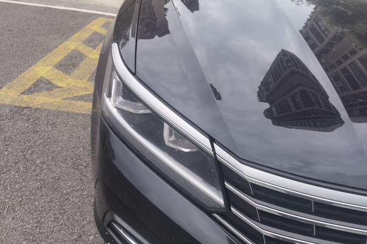Used Volkswagen Passat 2017 330TSI DSG Luxury Edition Right Front Headlight