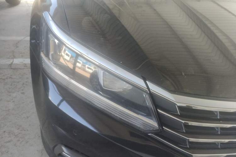 Used Volkswagen Passat 2017 330TSI DSG Luxury Edition Right Front Headlight