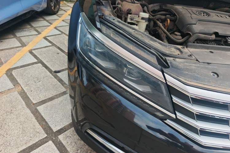 Used Volkswagen Passat 2017 330TSI DSG Luxury Edition Right Front Headlight