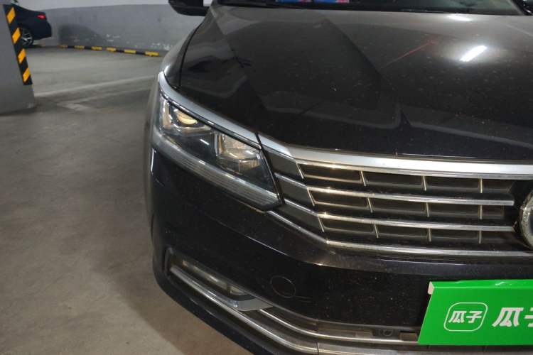 Used Volkswagen Passat 2017 330TSI DSG Luxury Edition Right Front Headlight