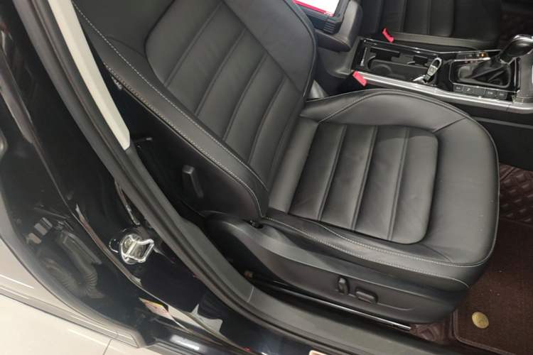 Used Volkswagen Passat 2017 330TSI DSG Luxury Edition Right Front Seat
