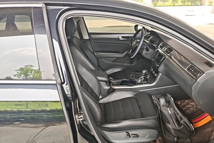 Used Volkswagen Passat 2017 330TSI DSG Luxury Edition Right Front Seat