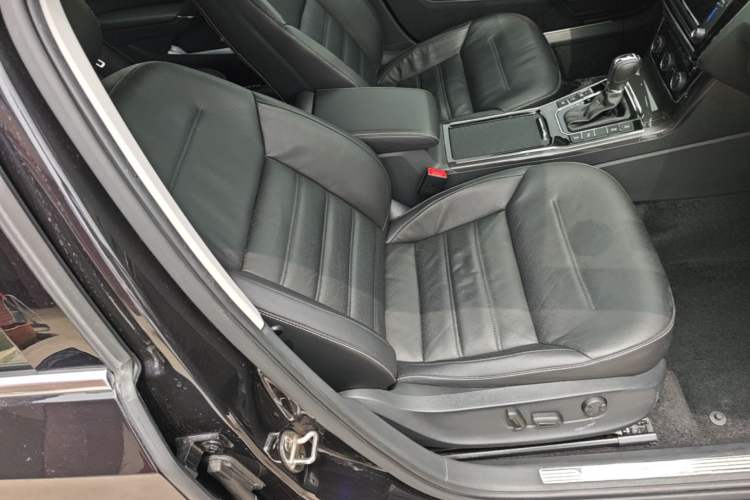 Used Volkswagen Passat 2017 330TSI DSG Prestige Edition Right Front Seat