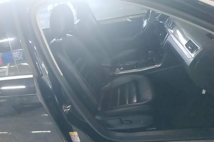 Used Volkswagen Passat 2017 330TSI DSG Luxury Edition Right Front Seat