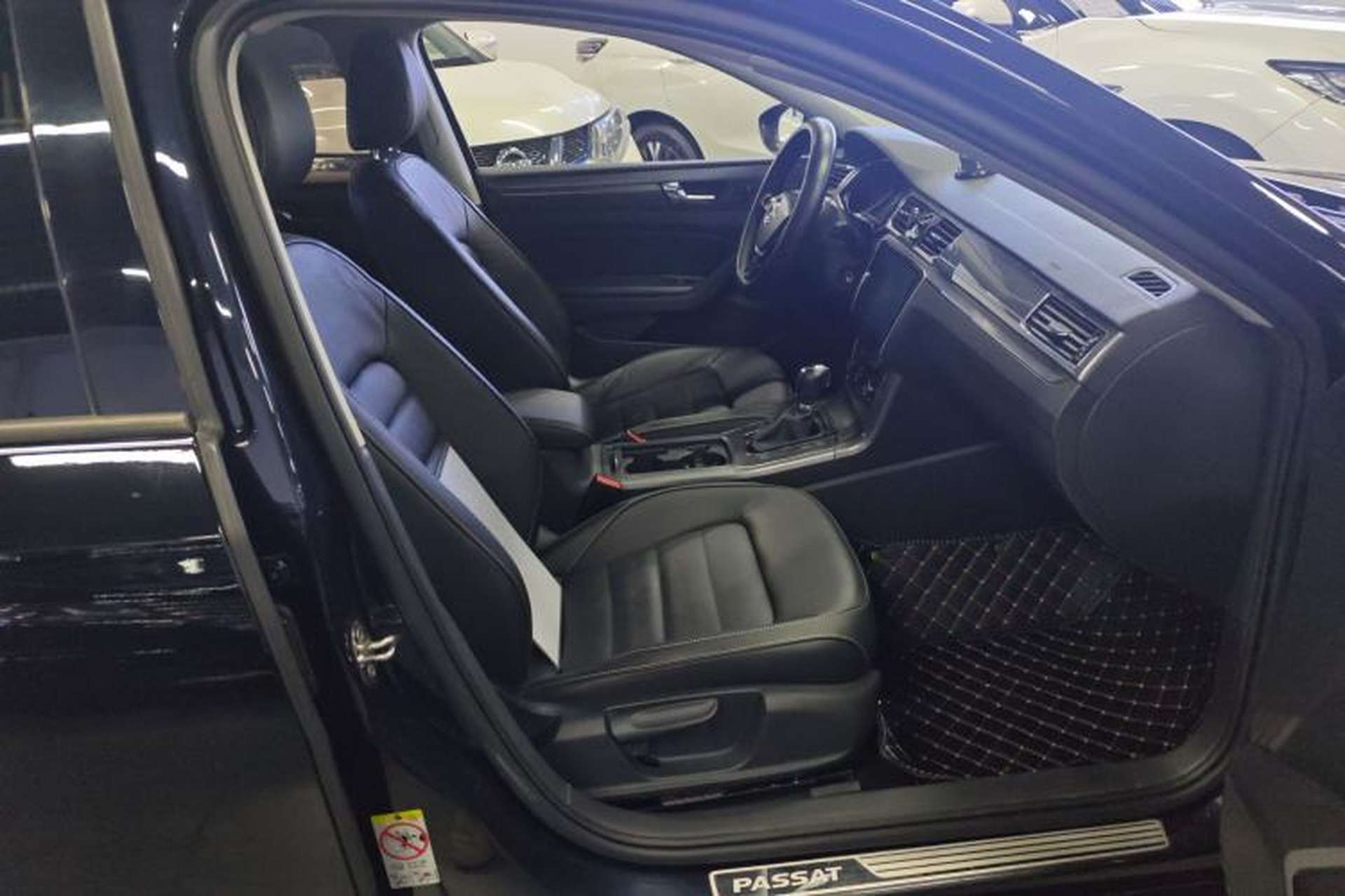 Used Volkswagen Passat 2017 280TSI DSG Luxury Edition Right Front Seat