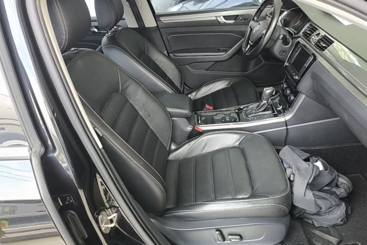 Used Volkswagen Passat 2017 330TSI DSG Luxury Edition Right Front Seat