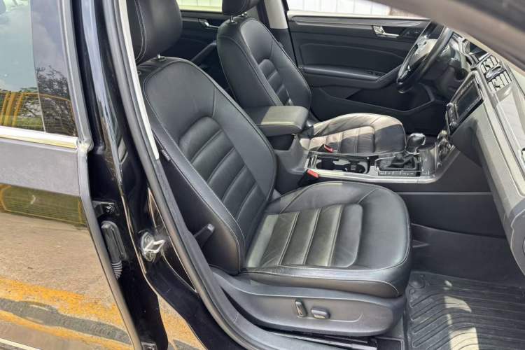 Used Volkswagen Passat 2017 330TSI DSG Luxury Edition Right Front Seat