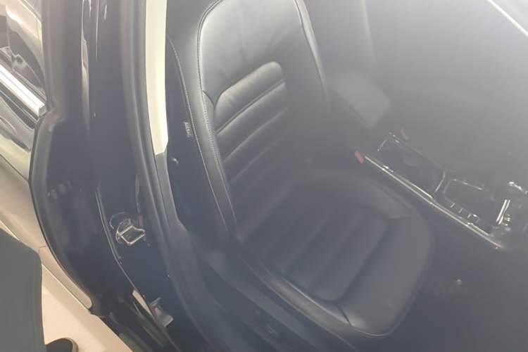 Used Volkswagen Passat 2017 330TSI DSG Luxury Edition Right Front Seat
