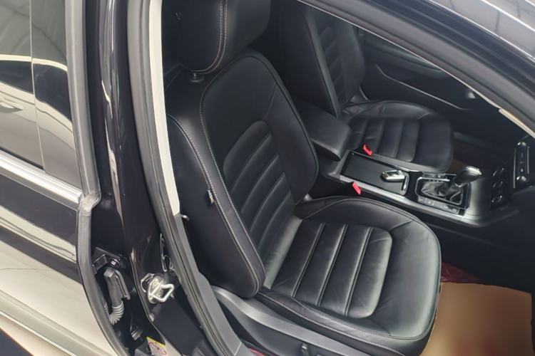Used Volkswagen Passat 2017 330TSI DSG Luxury Edition Right Front Seat