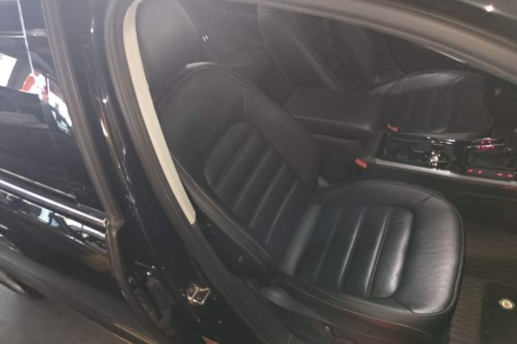 Used Volkswagen Passat 2017 330TSI DSG Luxury Edition Right Front Seat