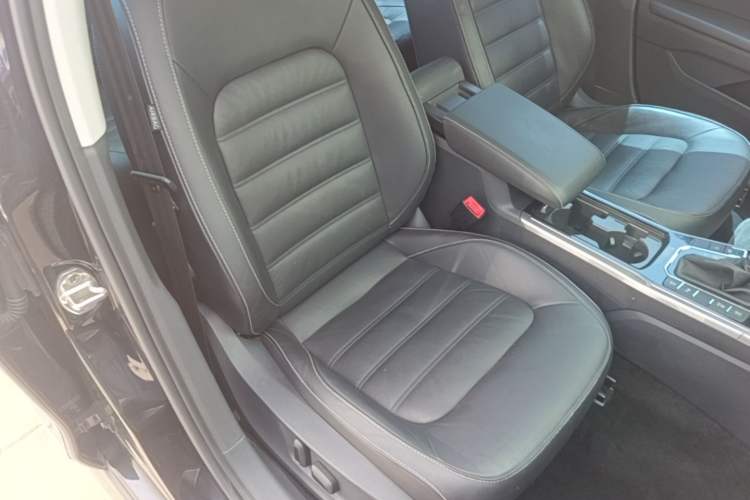 Used Volkswagen Passat 2017 330TSI DSG Luxury Edition Right Front Seat
