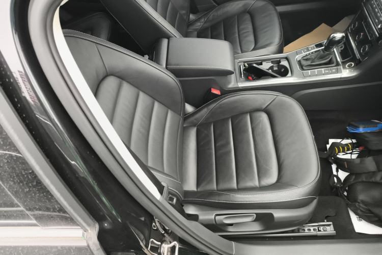 Used Volkswagen Passat 2017 330TSI DSG Luxury Edition Right Front Seat