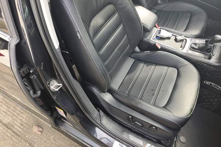Used Volkswagen Passat 2017 280TSI DSG Luxury Edition Right Front Seat