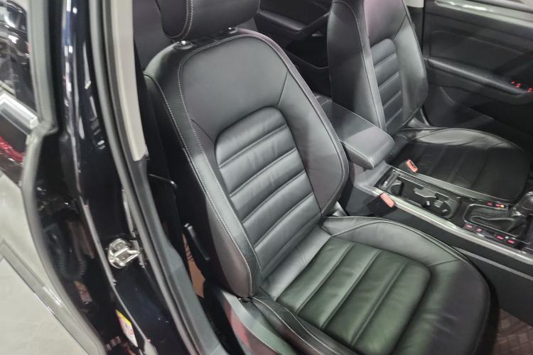 Used Volkswagen Passat 2017 280TSI DSG Luxury Edition Right Front Seat