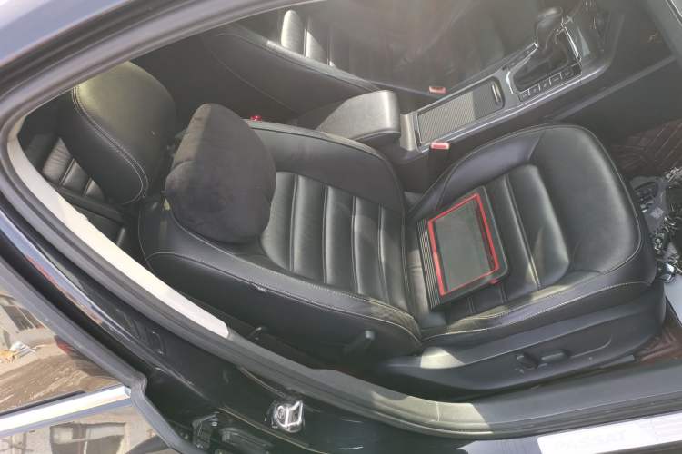Used Volkswagen Passat 2017 330TSI DSG Luxury Edition Right Front Seat
