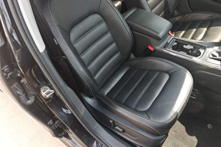 Used Volkswagen Passat 2017 330TSI DSG Luxury Edition Right Front Seat