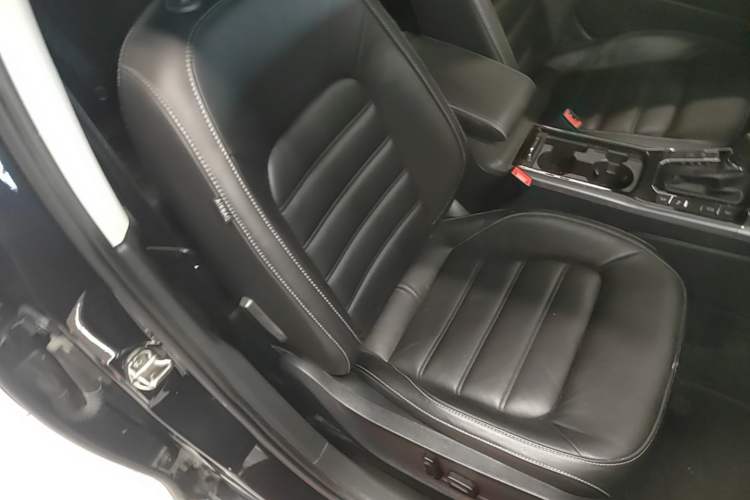 Used Volkswagen Passat 2017 330TSI DSG Luxury Edition Right Front Seat