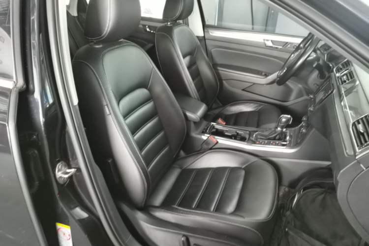 Used Volkswagen Passat 2017 330TSI DSG Luxury Edition Right Front Seat