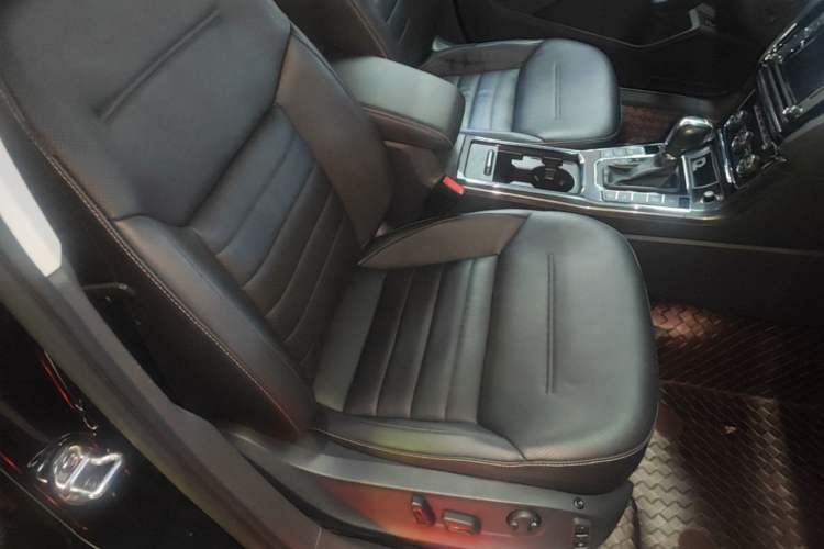 Used Volkswagen Passat 2017 330TSI DSG Luxury Edition Right Front Seat