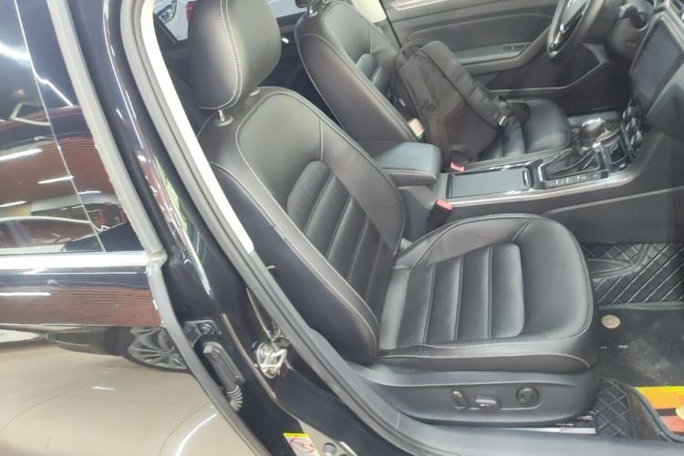 Used Volkswagen Passat 2017 330TSI DSG Luxury Edition Right Front Seat