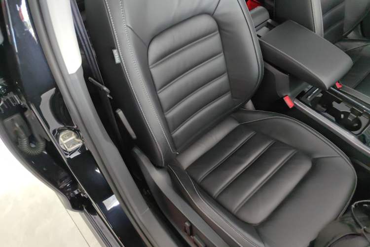 Used Volkswagen Passat 2017 330TSI DSG Luxury Edition Right Front Seat