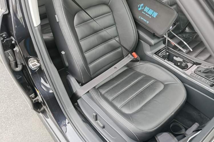Used Volkswagen Passat 2017 330TSI DSG Luxury Edition Right Front Seat