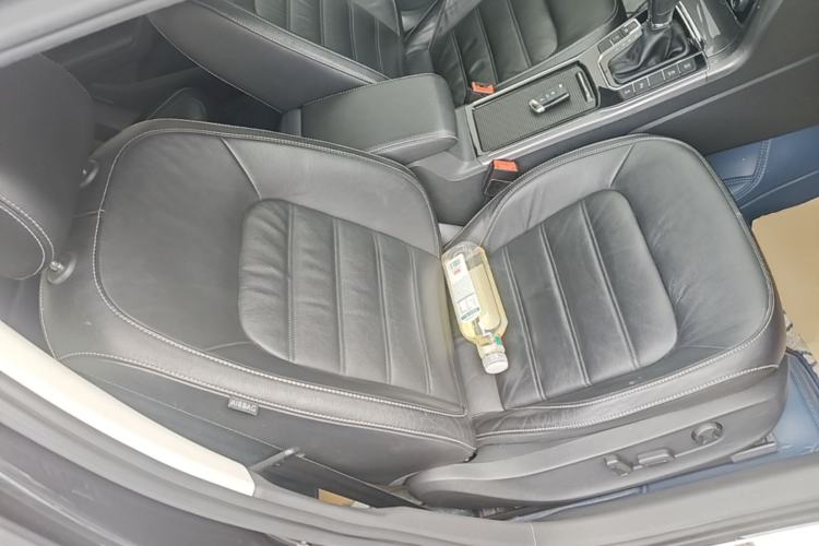 Used Volkswagen Passat 2017 330TSI DSG Luxury Edition Right Front Seat