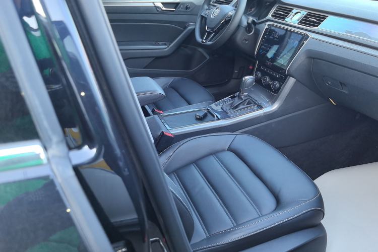 Used Volkswagen Passat 2017 330TSI DSG Luxury Edition Right Front Seat