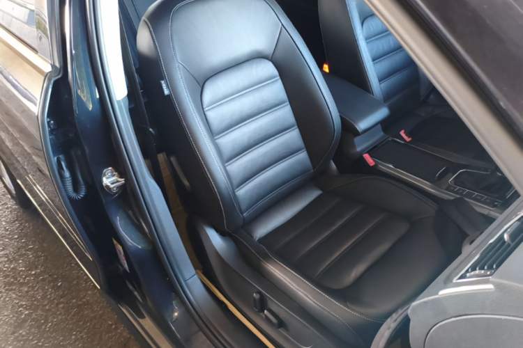 Used Volkswagen Passat 2017 330TSI DSG Luxury Edition Right Front Seat
