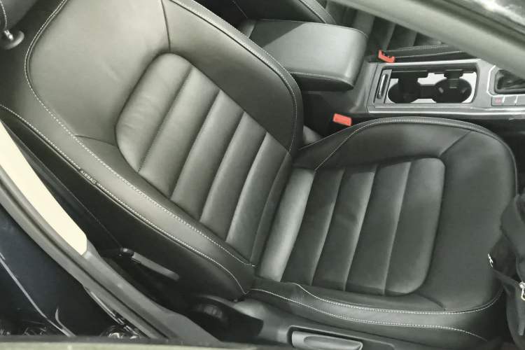 Used Volkswagen Passat 2017 280TSI DSG Luxury Edition Right Front Seat