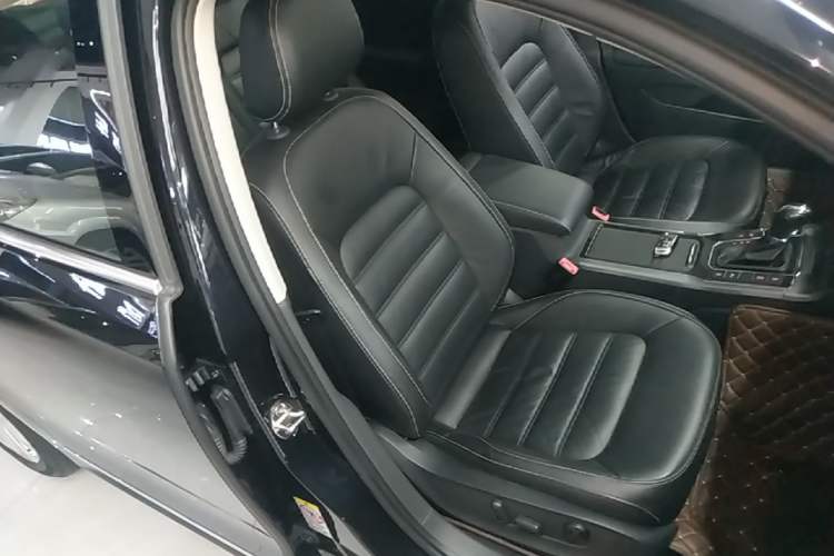 Used Volkswagen Passat 2017 330TSI DSG Luxury Edition Right Front Seat