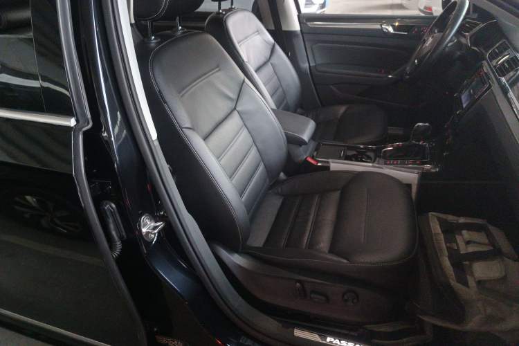 Used Volkswagen Passat 2017 330TSI DSG Prestige Edition Right Front Seat