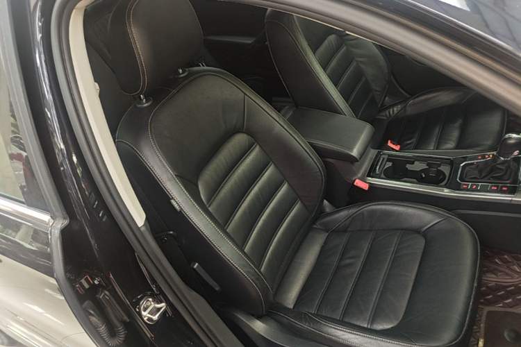 Used Volkswagen Passat 2017 330TSI DSG Luxury Edition Right Front Seat