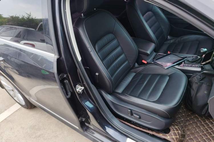 Used Volkswagen Passat 2017 330TSI DSG Luxury Edition Right Front Seat