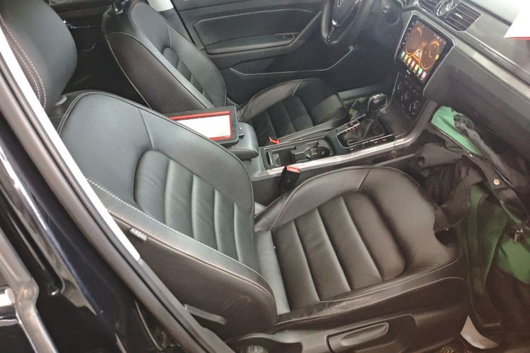 Used Volkswagen Passat 2017 280TSI DSG Luxury Edition Right Front Seat