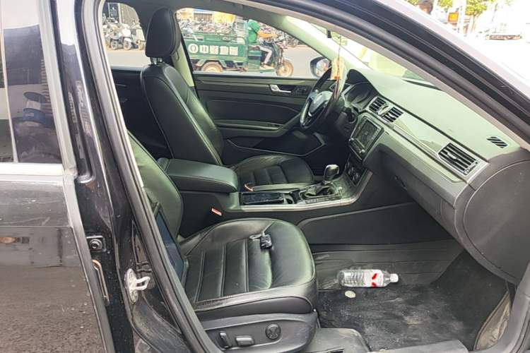 Used Volkswagen Passat 2017 280TSI DSG Luxury Edition Right Front Seat