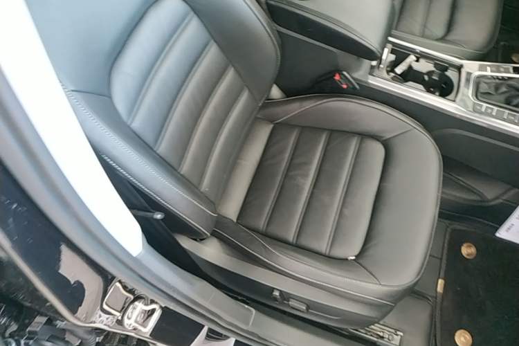 Used Volkswagen Passat 2017 330TSI DSG Luxury Edition Right Front Seat