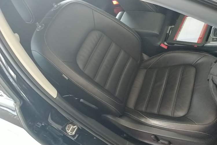 Used Volkswagen Passat 2017 330TSI DSG Luxury Edition Right Front Seat