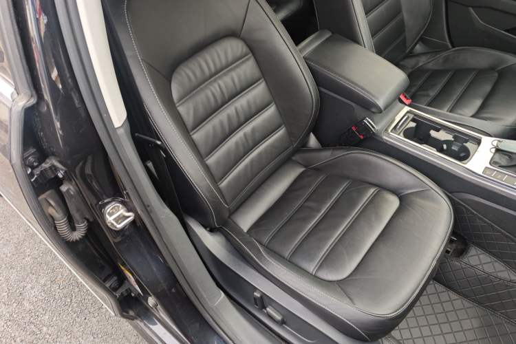 Used Volkswagen Passat 2017 330TSI DSG Luxury Edition Right Front Seat