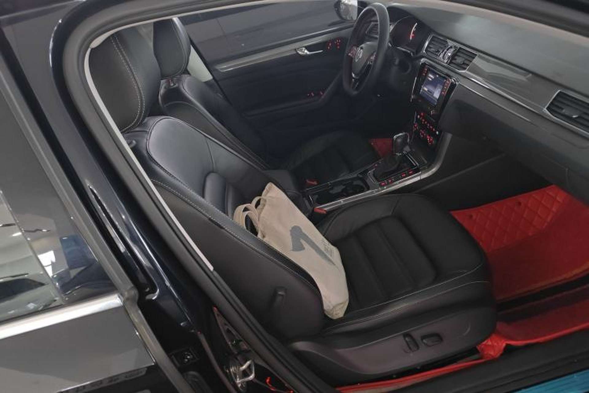 Used Volkswagen Passat 2017 330TSI DSG Luxury Edition Right Front Seat