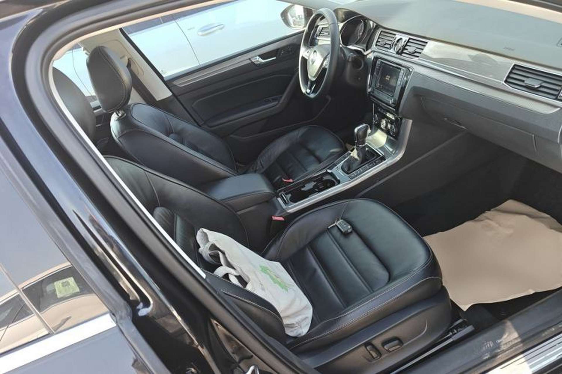 Used Volkswagen Passat 2017 330TSI DSG Luxury Edition Right Front Seat