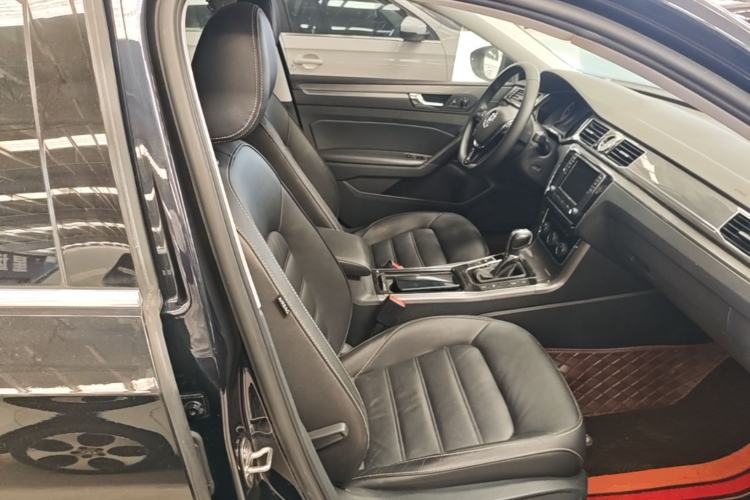 Used Volkswagen Passat 2017 330TSI DSG Luxury Edition Right Front Seat