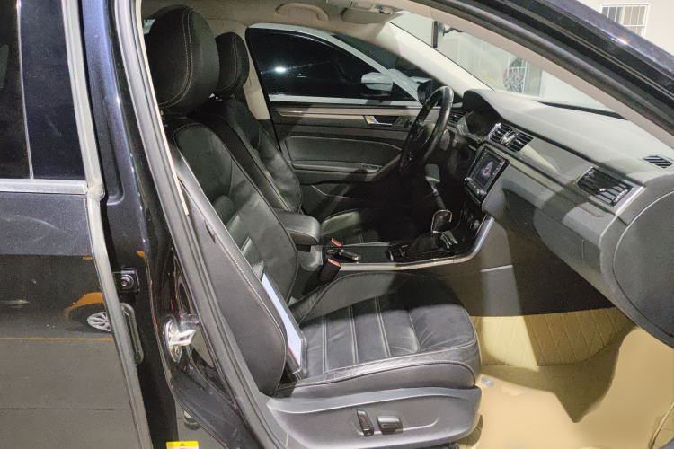 Used Volkswagen Passat 2017 330TSI DSG Luxury Edition Right Front Seat