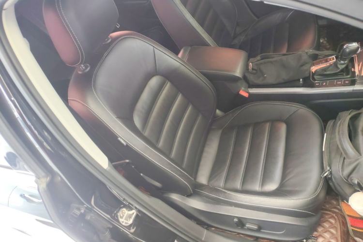 Used Volkswagen Passat 2017 330TSI DSG Luxury Edition Right Front Seat