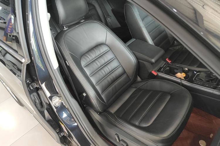 Used Volkswagen Passat 2017 330TSI DSG Luxury Edition Right Front Seat