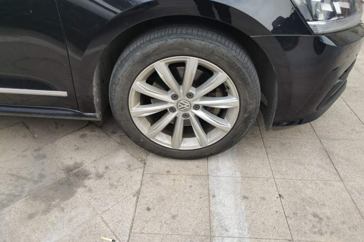 Used Volkswagen Passat 2017 330TSI DSG Luxury Edition Right Front Wheel Hub