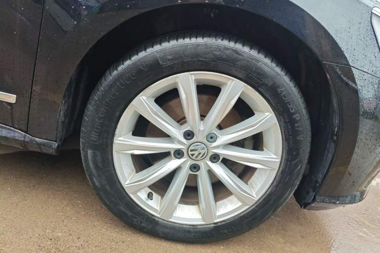 Used Volkswagen Passat 2017 330TSI DSG Luxury Edition Right Front Wheel Hub