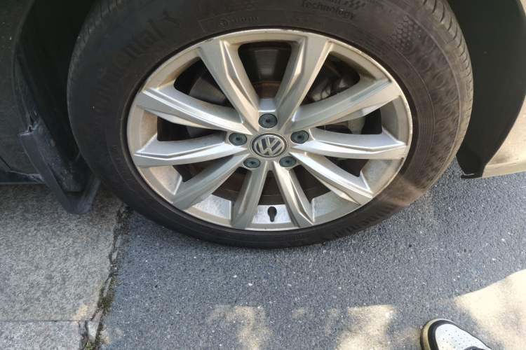 Used Volkswagen Passat 2017 330TSI DSG Luxury Edition Right Front Wheel Hub